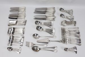 Objets d'art, bijoux, tableaux et mobilier, design du 6 décembre 2025 Lot 12-image