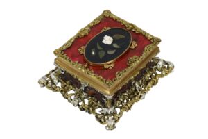 Objets d'art, bijoux, tableaux et mobilier, design du 6 décembre 2025 Lot 121-image