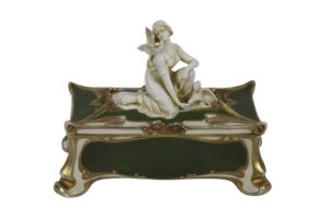 Objets d'art, bijoux, tableaux et mobilier, design du 6 décembre 2025 Lot 125-image