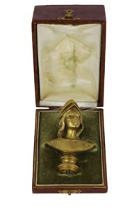 Objets d'art, bijoux, tableaux et mobilier, design du 6 décembre 2025 Lot 128-image