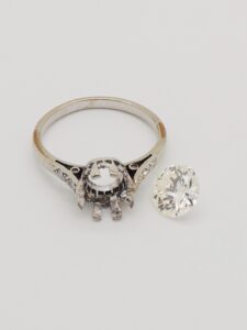 Objets d'art, bijoux, tableaux et mobilier, design du 6 décembre 2025 Lot 14-image