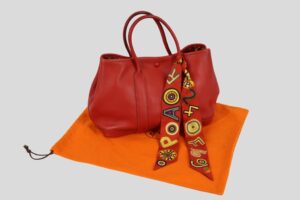 Objets d'art, bijoux, tableaux et mobilier, design du 6 décembre 2025 Lot 25-image