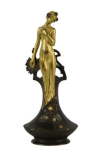 Objets d'art, bijoux, tableaux et mobilier, design du 6 décembre 2025 Lot 31-image